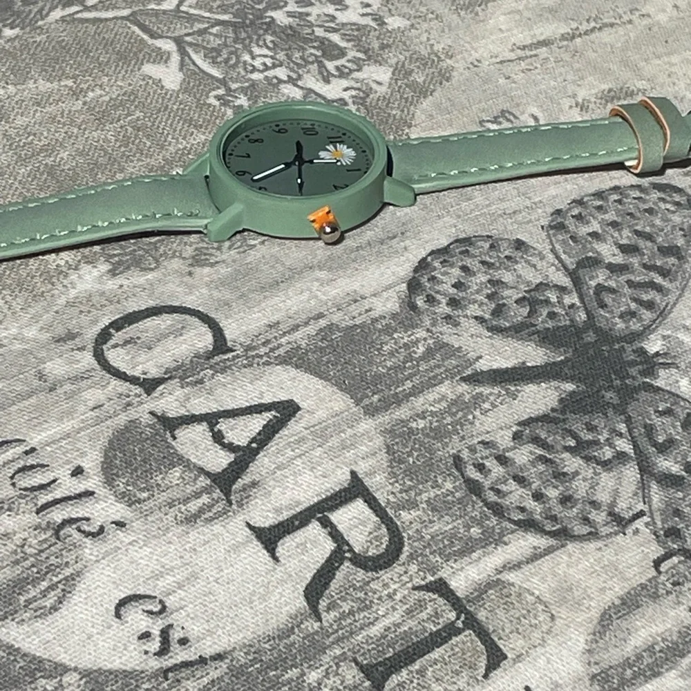 ✨💚🍀Green leather watch - Picture 3 of 5